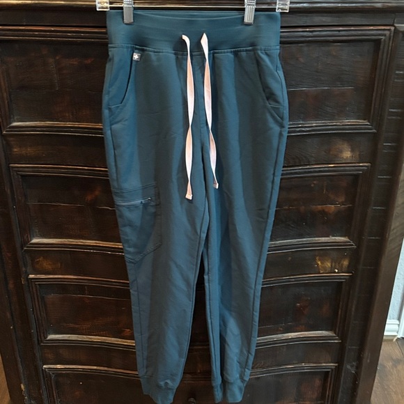 Figs Pants - Women's Figs Zamora jogger scrub pants green with Pink Drawstring